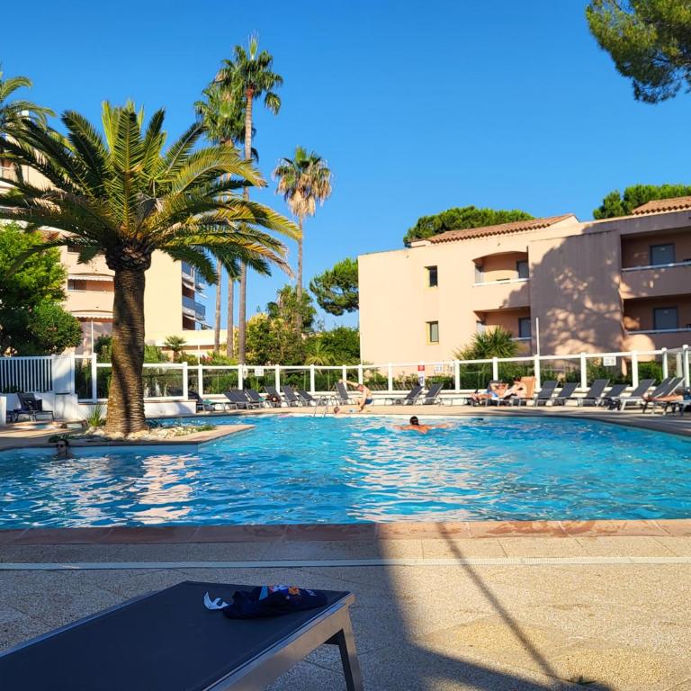 Beau T2 à Golfe-Juan vue piscines parc tropical Résidence du Golf proches plages - Apartment mit 1 Schlafzimmer - 5