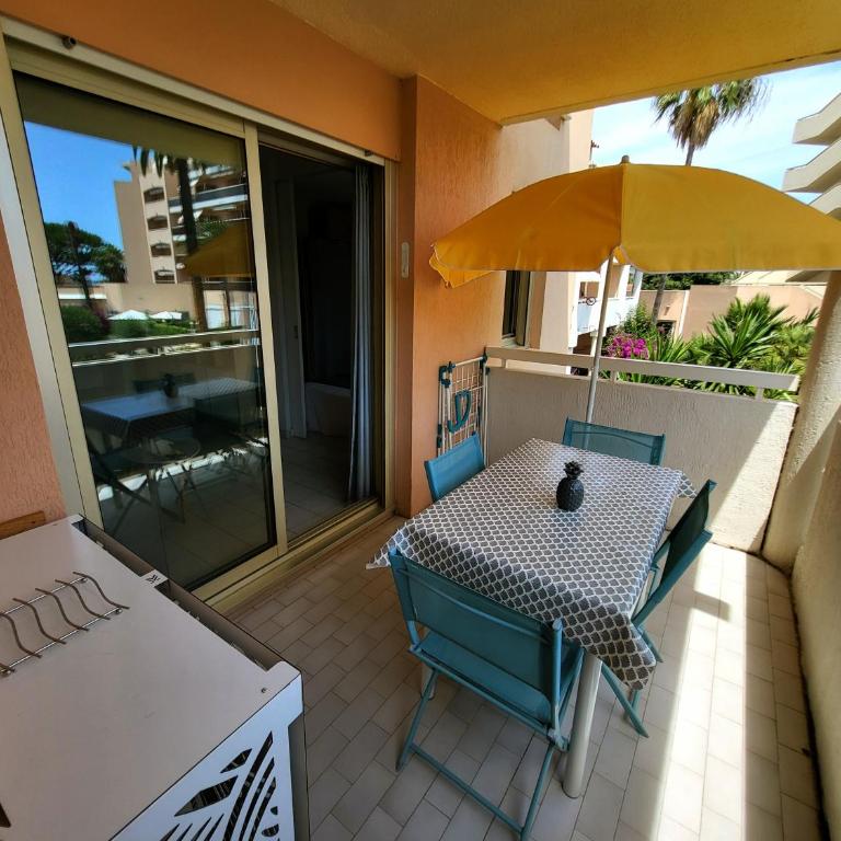 Beau T2 à Golfe-Juan vue piscines parc tropical Résidence du Golf proches plages - Apartment mit 1 Schlafzimmer - 6
