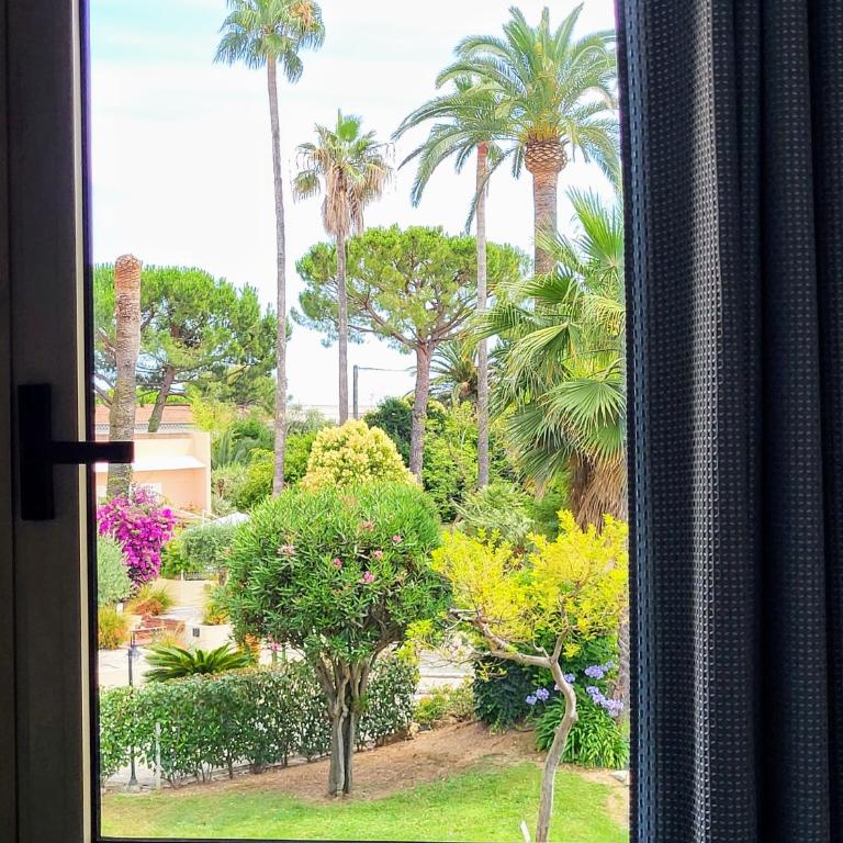 Beau T2 à Golfe-Juan vue piscines parc tropical Résidence du Golf proches plages - Apartment mit 1 Schlafzimmer - 11