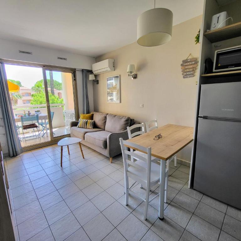 Beau T2 à Golfe-Juan vue piscines parc tropical Résidence du Golf proches plages - Apartment mit 1 Schlafzimmer - 7