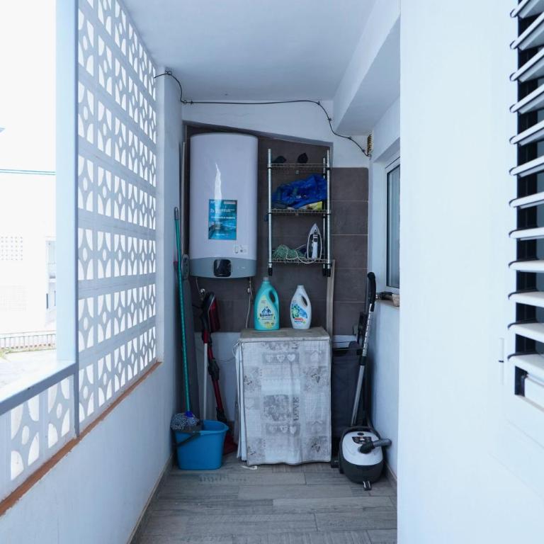 Central & Stylish Beach Flat - Three-Bedroom Apartment - 35