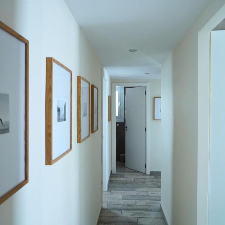 Central & Stylish Beach Flat - Three-Bedroom Apartment - 36