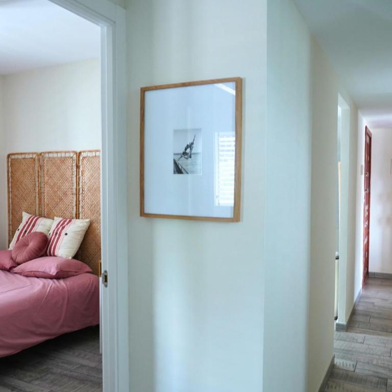 Central & Stylish Beach Flat - Three-Bedroom Apartment - 24