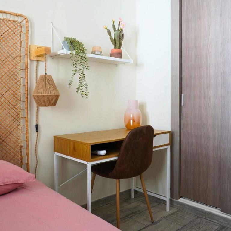 Central & Stylish Beach Flat - Three-Bedroom Apartment - 22