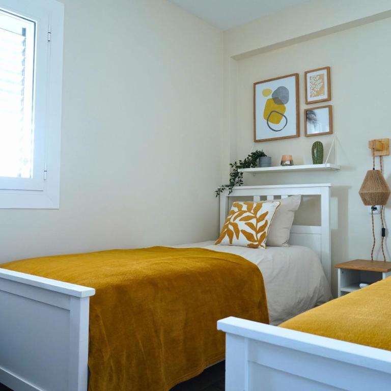 Central & Stylish Beach Flat - Three-Bedroom Apartment - 3