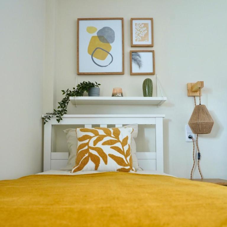 Central & Stylish Beach Flat - Three-Bedroom Apartment - 43