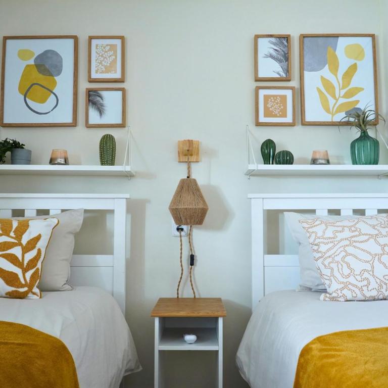 Central & Stylish Beach Flat - Three-Bedroom Apartment - 26