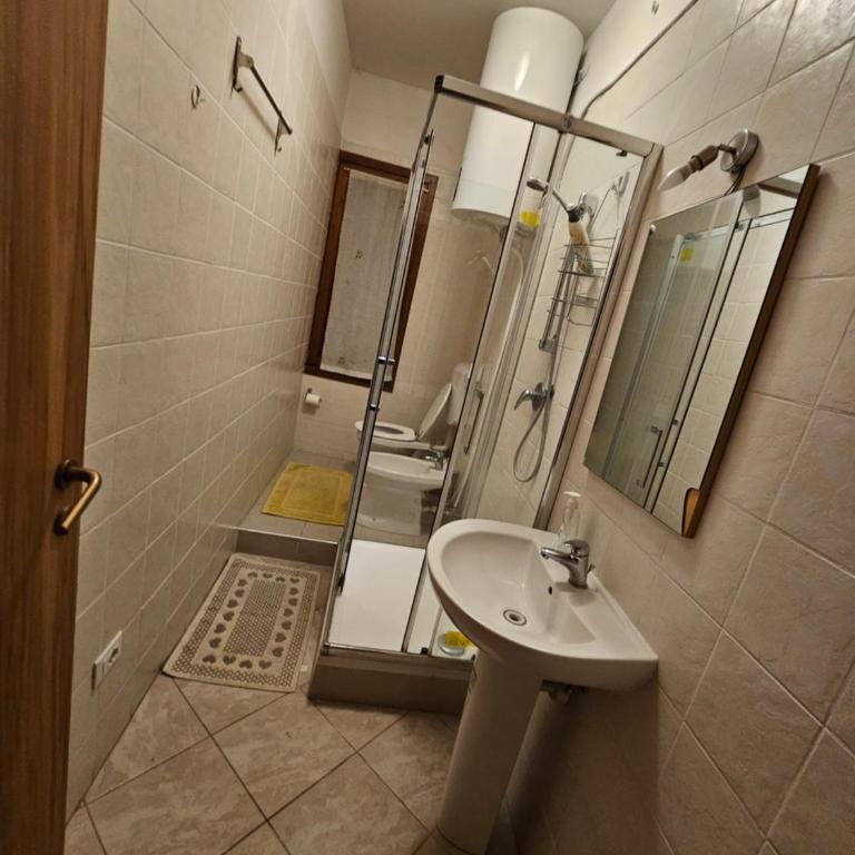 The Caponi Bros - Camera Matrimoniale/Doppia con Letti Singoli con Bagno in Comune - 7