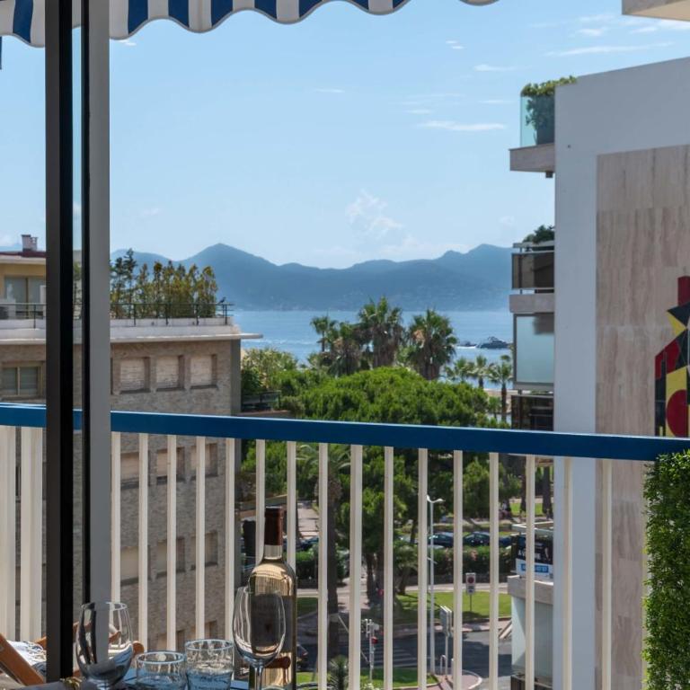 2-Br Apartment with Terrace & Sea View Palm Beach Cannes - Appartement - 2