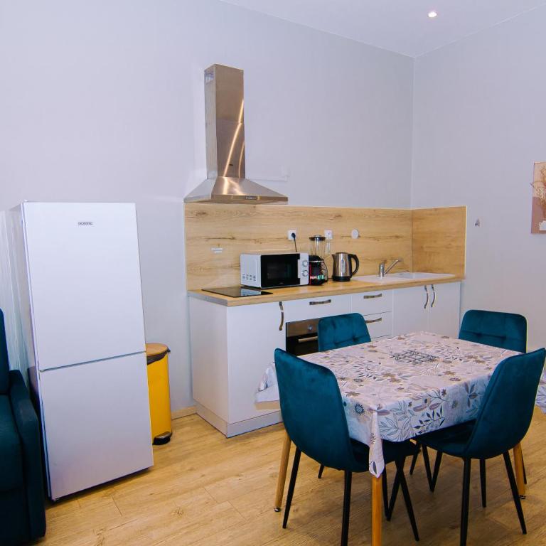 Confort & clim Logement 4 pers proche gare, centre et Polygone - Appartement 1 Chambre - 43