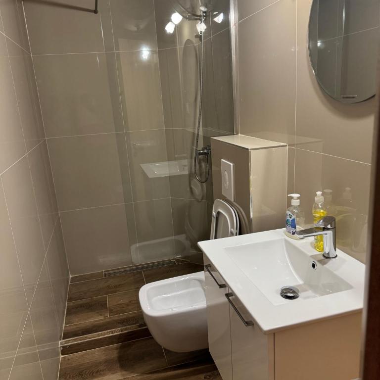 Guest house Mia Becici - Sobe i Apartmani - Double Room with Balcony - 7
