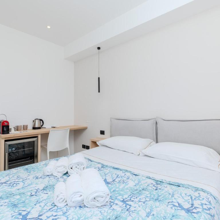 Antares Rooms and Suites - Camera Matrimoniale Deluxe con Balcone - 5