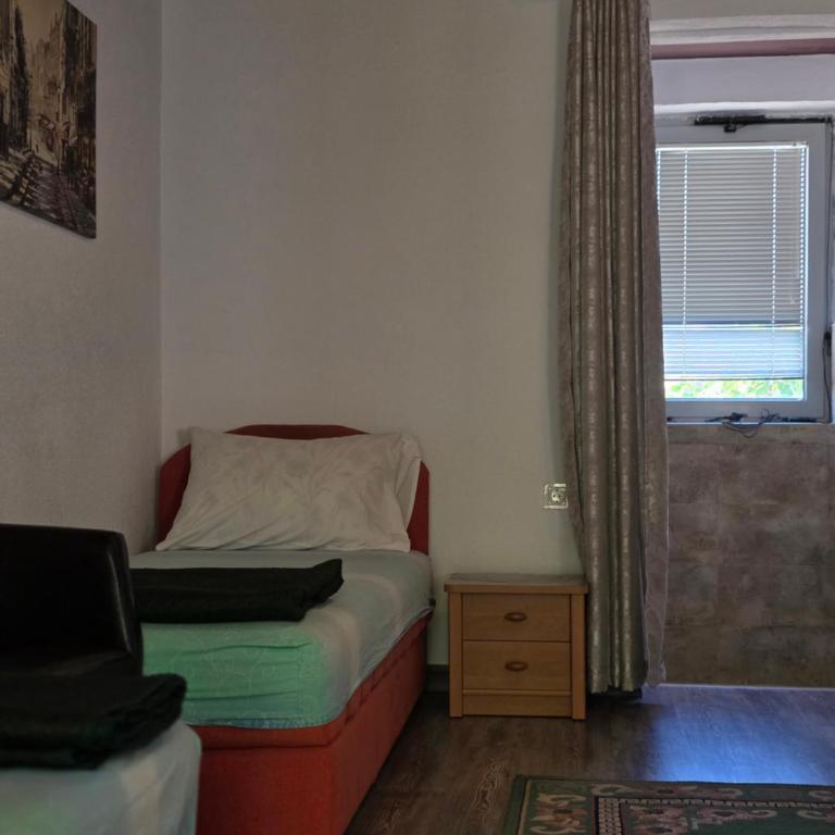 Bozovic Apartments I - Četvorokrevetna Soba sa Pogledom na Vrt - 6