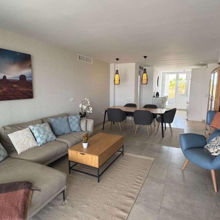 Luxury Secure Chic-Hideaway in La Cala de Mijas with Sun-Drenched Terrace, SPA & GYM - Apartamento de 3 dormitorios - 2