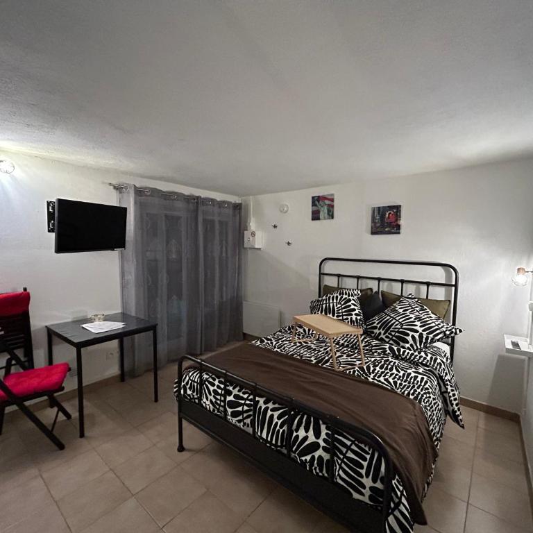 Studio climatisé avec terrasse ombragée dans maison au calme et dans la verdure - Apartment mit 1 Schlafzimmer - 27