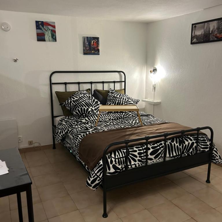 Studio climatisé avec terrasse ombragée dans maison au calme et dans la verdure - Apartment mit 1 Schlafzimmer - 24