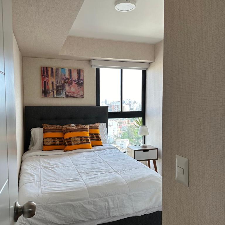 Modern 3BR 2BA Apt Gym and Parking Near Real Plaza, UP and Trendy Cafés - Three-Bedroom Apartment with View - 40