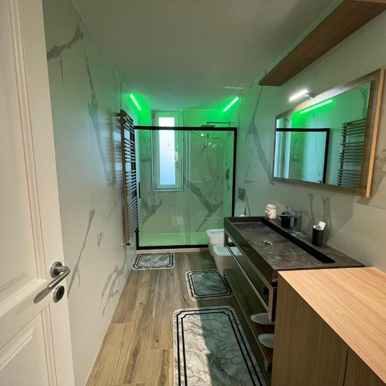 Attico di lusso elegante e moderno - Appartamento con 2 Camere da Letto e Terrazza - 13