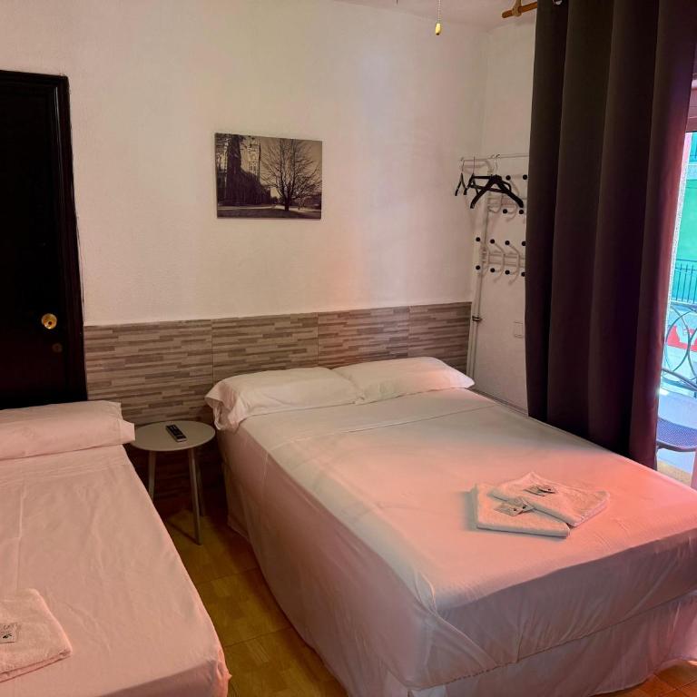 PENSIÓN ROSA - Habitación Triple con baño privado - 4