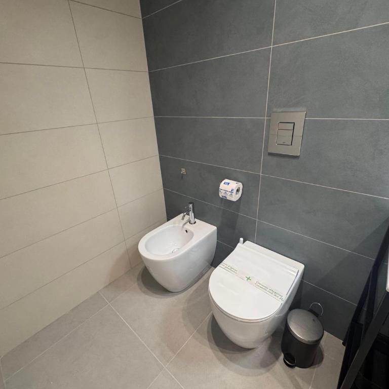 Meraviglia B&B - Salerno Centro Close to the Station and Pier - Camera Matrimoniale Deluxe con Balcone - 8