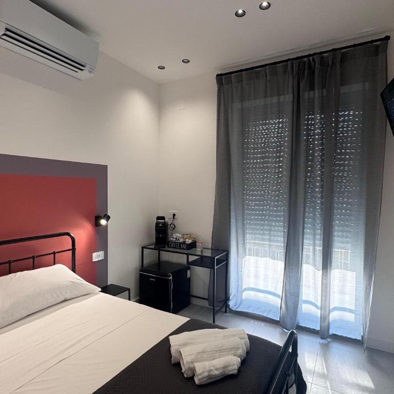 Meraviglia B&B - Salerno Centro Close to the Station and Pier - Camera Matrimoniale Deluxe con Balcone - 14