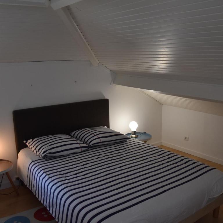 Duplex 90 m2, Le Touquet, quartier Westminster 3 chambres, 6 couchages, 1 parking, Location à la semaine en juillet, août et pendant les semaines de vacances scolaires de fin d'année, sinon 2 nuits minimum - Appartement 3 Chambres - 6