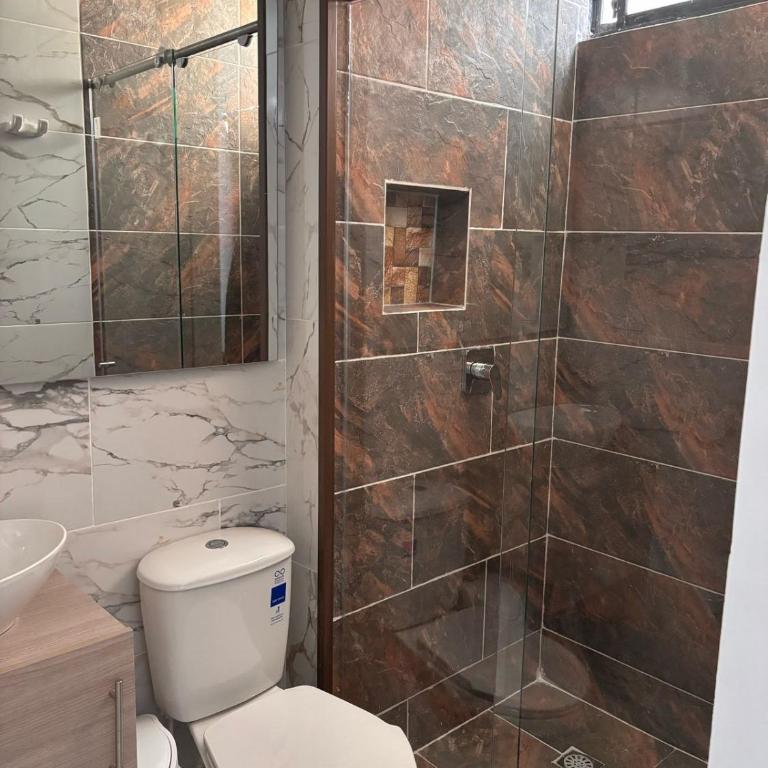 Apto Premium Ibagué lujoso, moderno y bien ubicado - Three-Bedroom Apartment - 14