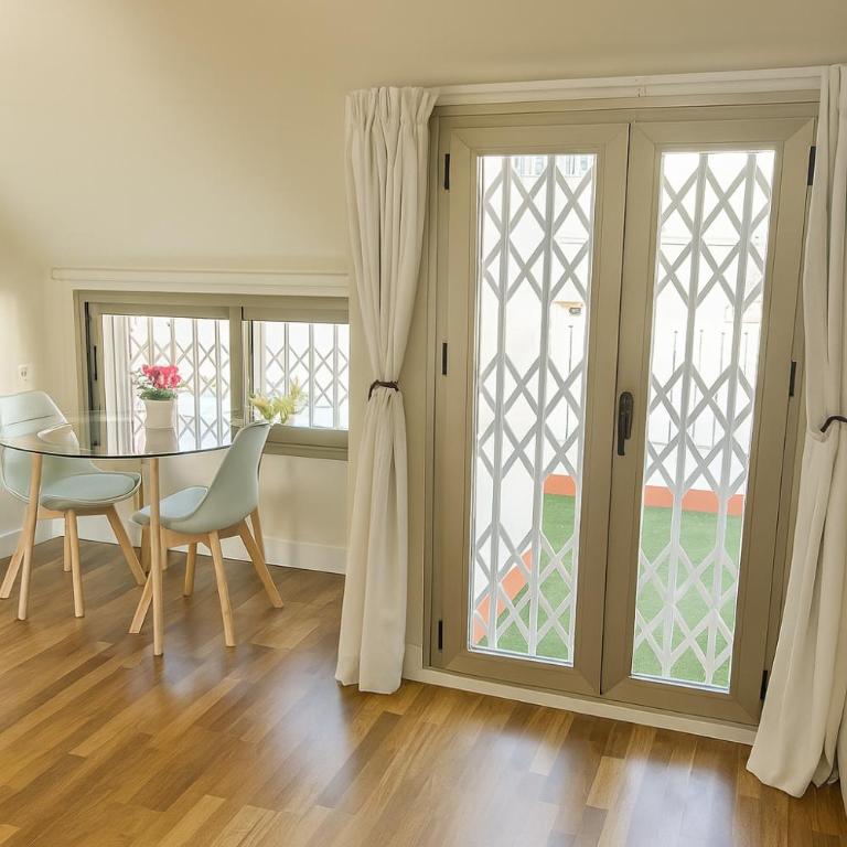 ZONA ÁTICO DE LUJO con vistas Espectaculares - Apartamento de 1 dormitorio - 2