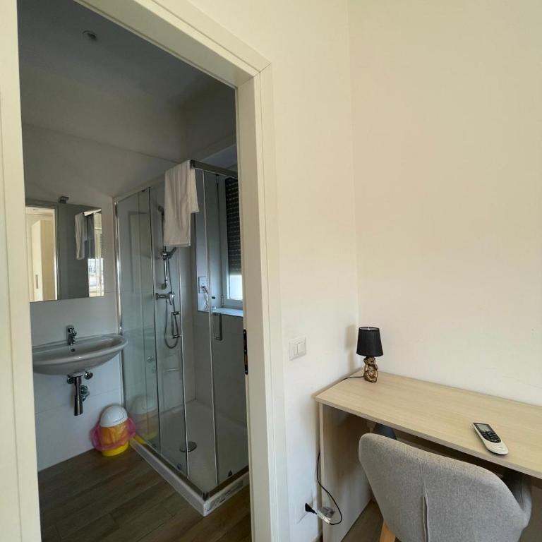 MSRooms - Camera Matrimoniale con Bagno Privato - 9