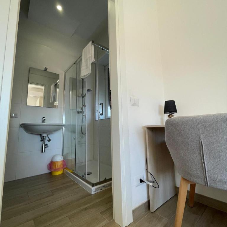 MSRooms - Camera Matrimoniale con Bagno Privato - 8