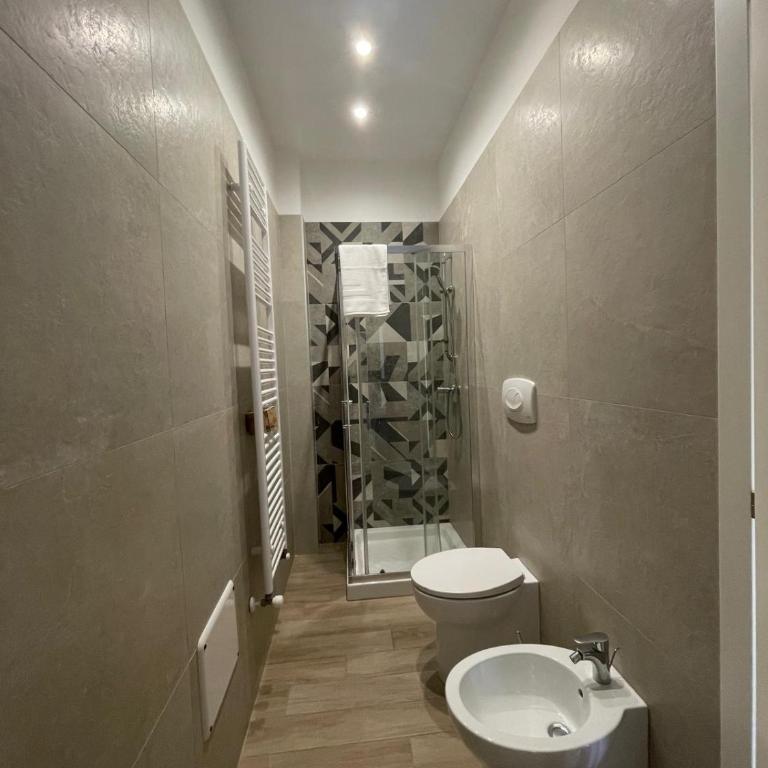 MSRooms - Camera Matrimoniale con Bagno Privato - 9