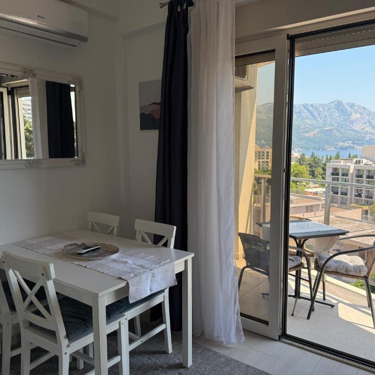 Bečići Sea View Apartment - Apartman sa 1 Spavaćom Sobom - 1