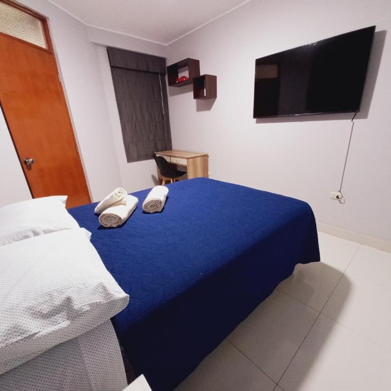 Comfortable Stay near Airport & Plaza Norte Bus Terminal - Standard Double Room with Shared Bathroom - 4