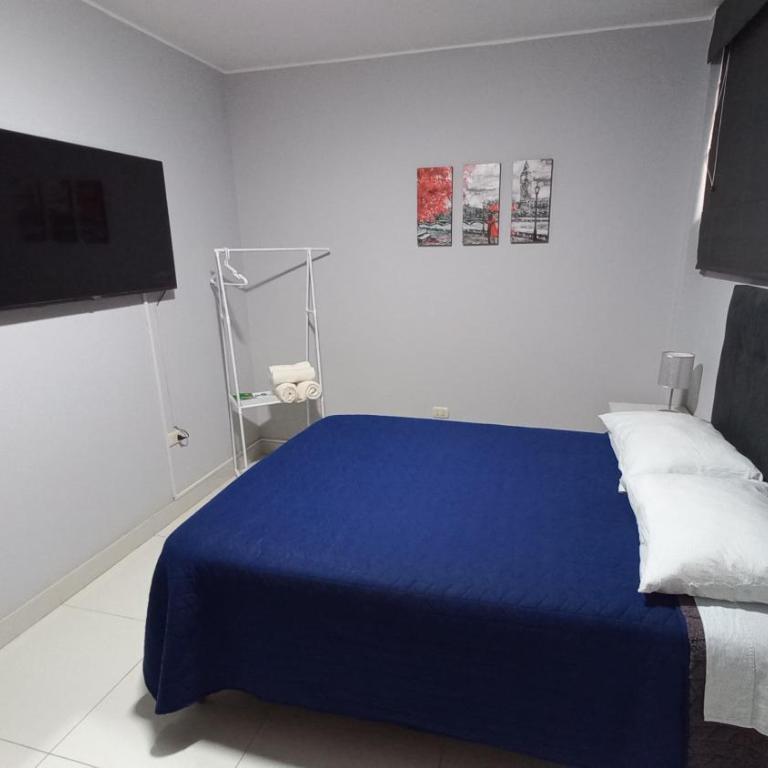 Comfortable Stay near Airport & Plaza Norte Bus Terminal - Standard Double Room with Shared Bathroom - 2