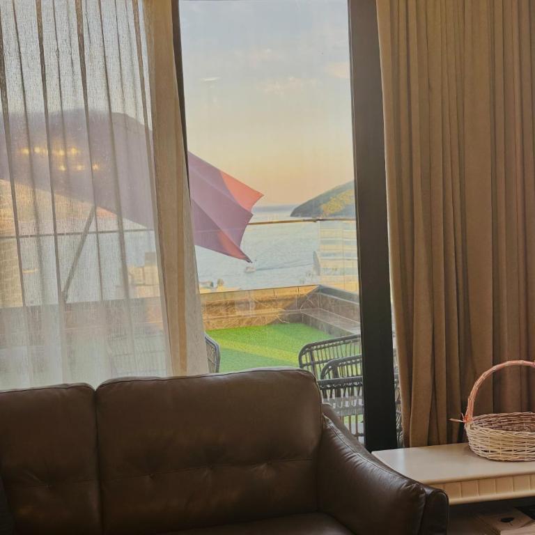 Penthouse Victoria - Two-Bedroom Apartment - 2