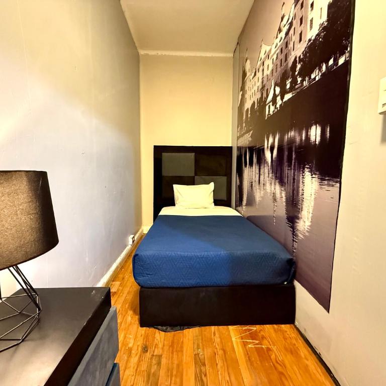 Roomies Hostel - Condesa - Single Room with Shared Bathroom - 2
