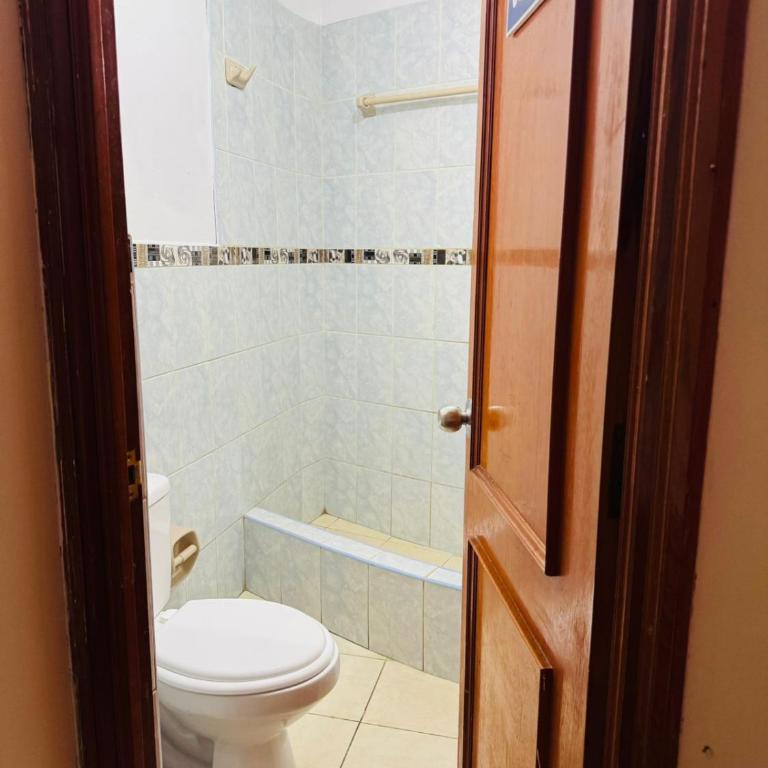 Hospedaje Carrasco Cajamarca - Habitación Doble con baño privado - 4