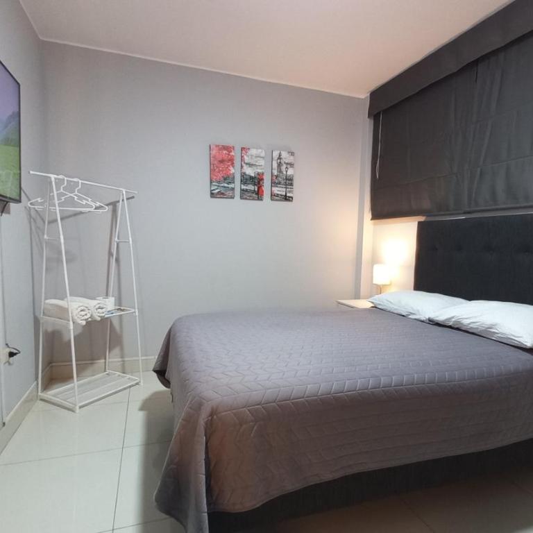 Comfortable Stay near Airport & Plaza Norte Bus Terminal - Standard Double Room with Shared Bathroom - 3
