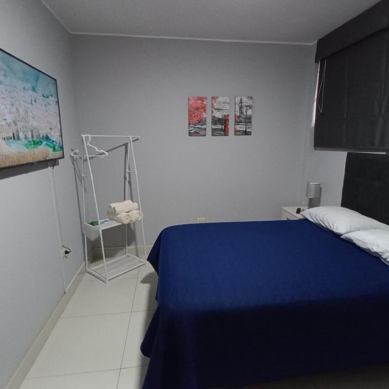 Comfortable Stay near Airport & Plaza Norte Bus Terminal - Standard Double Room with Shared Bathroom - 5