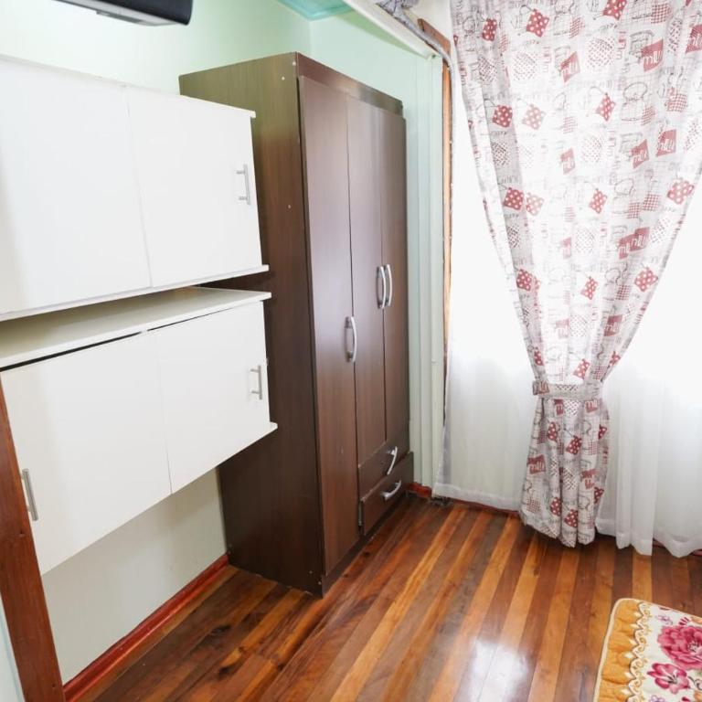 Hostal Mi Maravilla - Habitación Familiar con baño privado - 4
