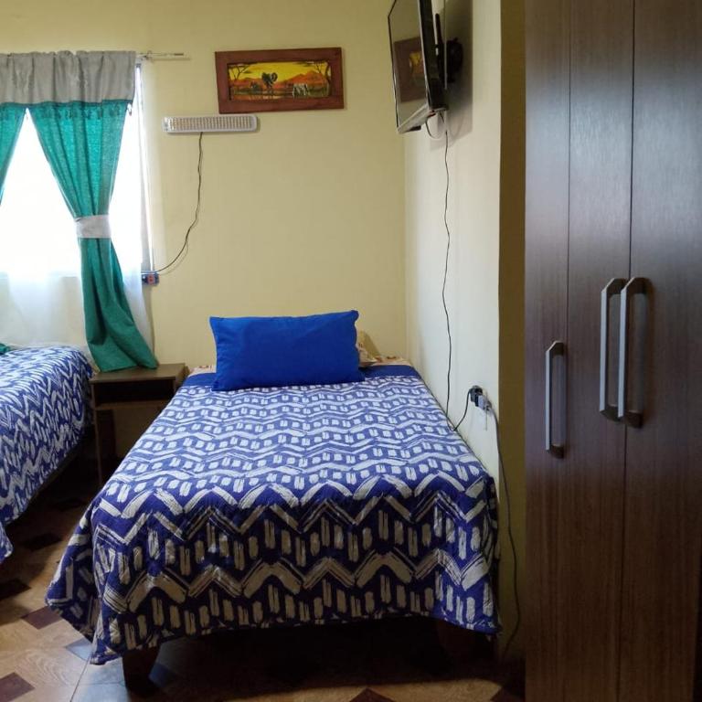 Hostal MIRAMAR En Pleno Centro de Pozo Almonte - Habitación Triple con baño - 2