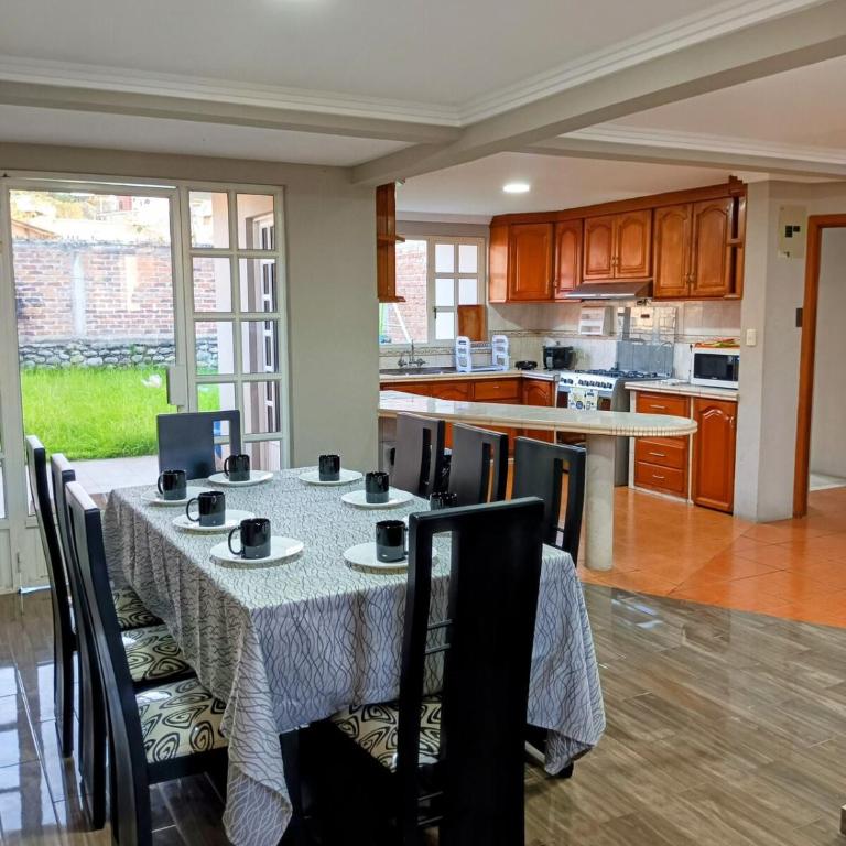 Casa amplia con espacio verde - Casa - 10