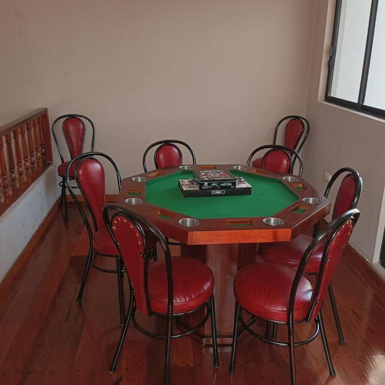 Casa amplia con espacio verde - Casa - 13