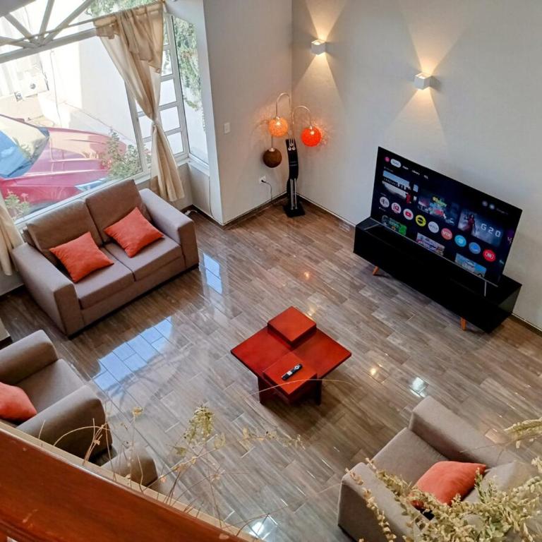 Casa amplia con espacio verde - Casa - 17