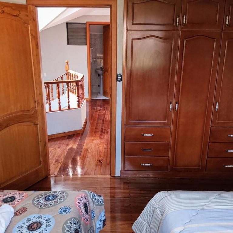 Casa amplia con espacio verde - Casa - 20