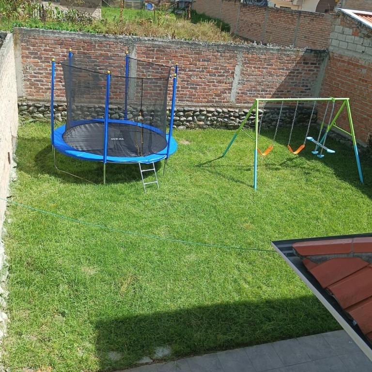 Casa amplia con espacio verde - Casa - 44