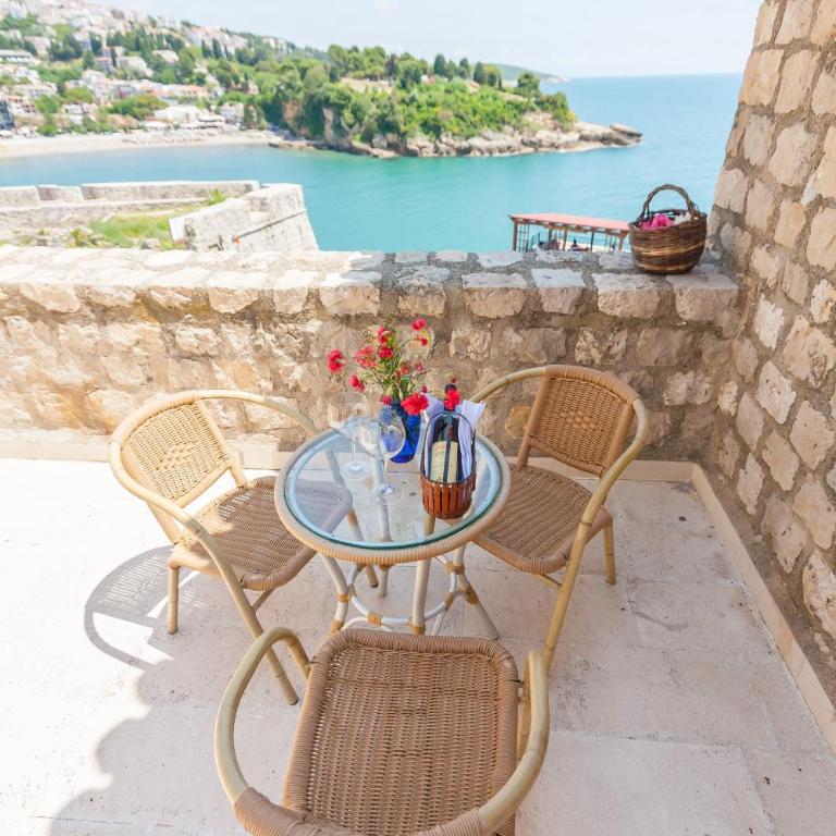 Kulla e Balshajve - Apartman sa 2 Spavaće Sobe, Terasom i Pogledom na More - 4