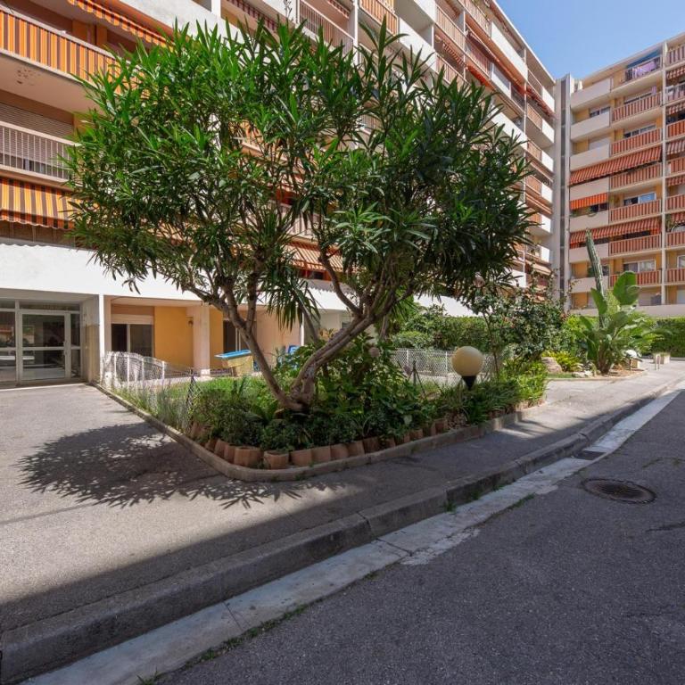 Bel appartement vue mer proche de la promenade des anglais - Apartamento de 2 dormitorios con terraza y vistas al mar - 3