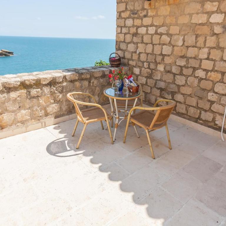 Kulla e Balshajve - Apartman sa 2 Spavaće Sobe, Terasom i Pogledom na More - 7