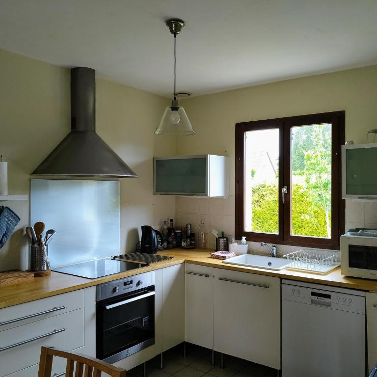 Belle et grande maison familiale à Cabourg, 7 pers et 1 bébé, proche Hippodrome - Maison 4 Chambres - 8